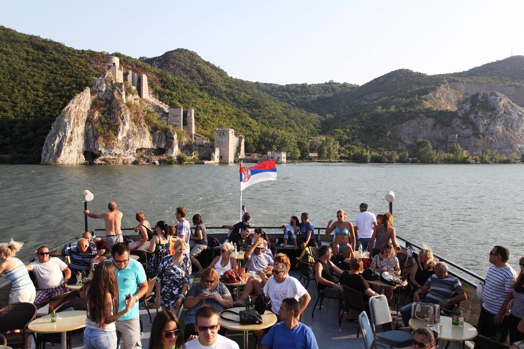 Hotel Danubia Park Veliko Gradište Exterior foto